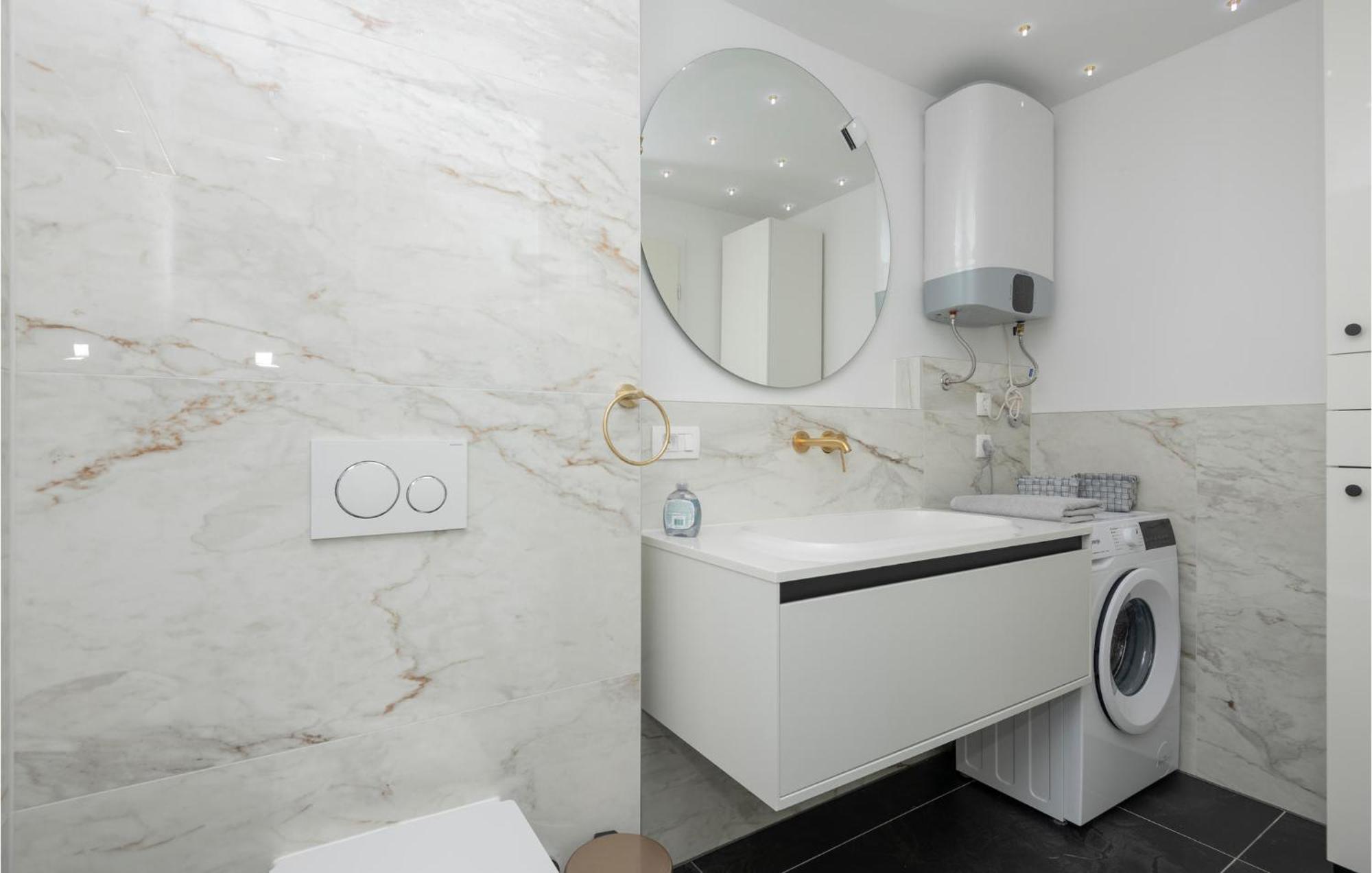 Stunning Apartment In Tucepi With Kitchen Exteriér fotografie